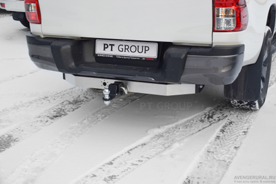 Фаркоп ТСУ /съемный квадрат/ с НЕРЖ накладкой TOYOTA Hilux 2015- / JAC T6 2015-