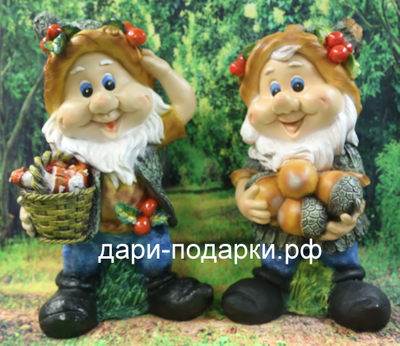 Гном с орехами и ягодами на шляпе 47*26см   2,5кг    полистоун пр-во Россия 3289/09404-4*