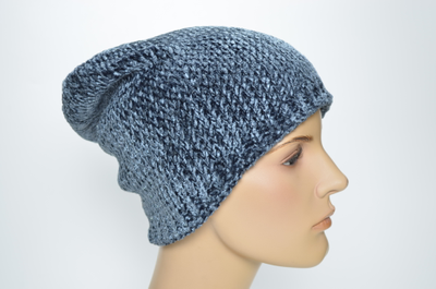 Итальянская вязаная шапка голубого цвета