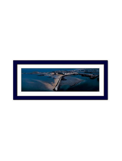 Постер Черный мол в Сен-Мало "Le Mole des noirs - Saint-Malo" Филиппа Плиссона Art Boat/OE 339.01.232NС 33x95см в черной рамке с веревкой