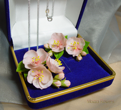 Комплект "Розовая яблоня". Цветы из полимерной глины.