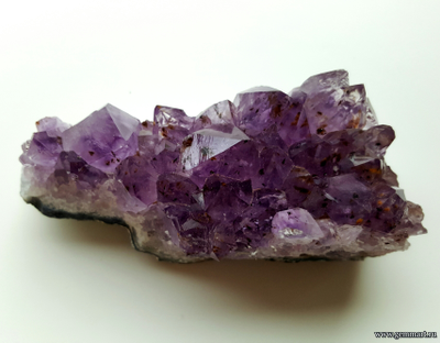 Аметист,  друза с включениями гематита