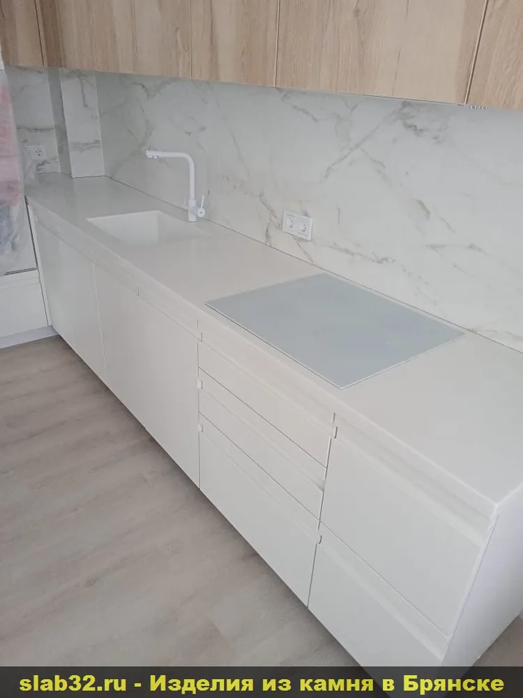 Столешница с мойкой из искусственного камня в Брянске