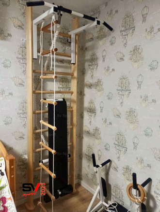 Деревянная шведская стенка с регулируемым по высоте турником, брусьями и скамьей для пресса.  (натуральный)