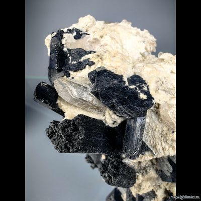 Друза кристаллов аквамарина (разн. берилл), шерла (разн. турмалина), на полевом шпате с кварцем. 160*100*70мм (ААА)