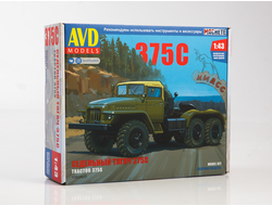 Сборная модель: (AVD Models 1392AVD) Седельный тягач 375С