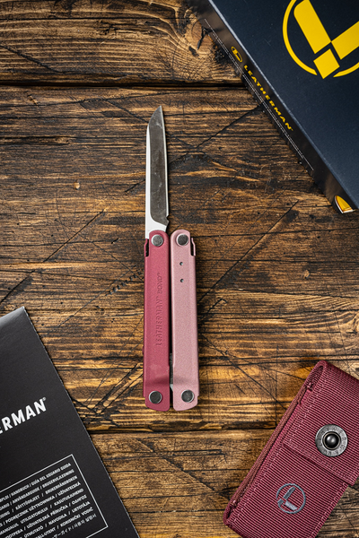 Leatherman Bond с чехлом на кнопке Cranberry