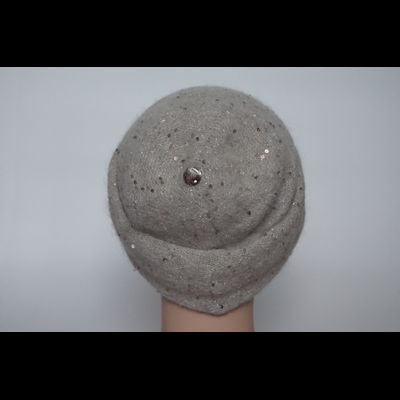 Бежевая женская шапка с отворотом Vizio Италия 6943 CRY