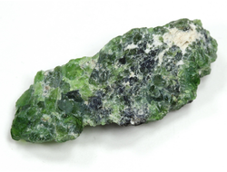 Хромдиопсид, необработанный "дикий" образец, Россия, Якутия (35*15*10 мм, 5,5 г) №28333