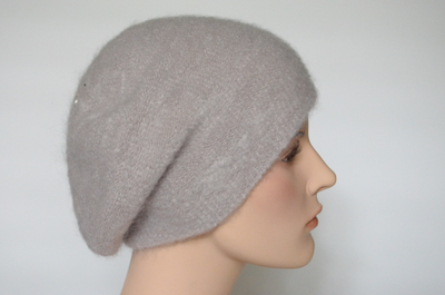 Вязаный бежевый берет из мохера Визио Италия фото