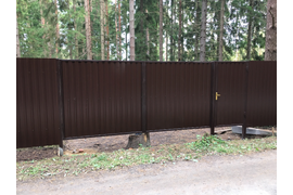 Забор из профнастила с двухсторонней окраской
