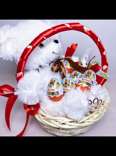 Подарочная корзина Киндер сюрприз и Мишка