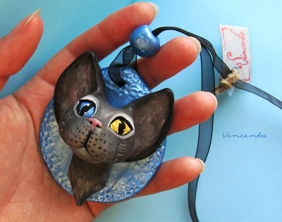 Лунный котик. Необычная подвеска с кошкой из полимерной глины