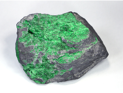 Уваровит кристаллы на породе, Урал (112*68*65 мм, 873 г) №17358