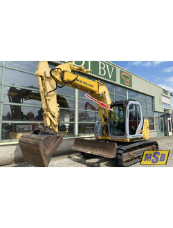 Стекло лобовое верхнее на New Holland E135B SR