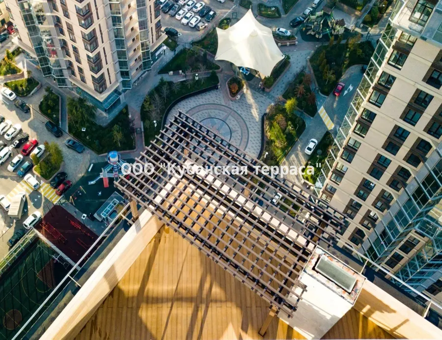 Деревянная пергола на 25 этаже