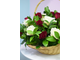 Корзина с белыми и красными розами