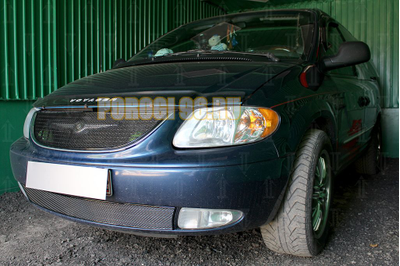 Защита радиатора Chrysler Voyager IV 2001-2004 (3D) black верх PREMIUM