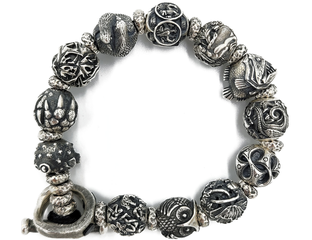 СЕРЕБРЯНЫЙ БРАСЛЕТ В СТИЛЕ ПАНДОРА (Pandora) с шармами. Купить