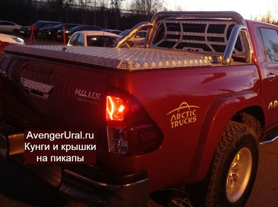 Откидная алюминиевая крышка "Limited" c дугой из 76 мм нерж. стали на Hilux Revo Arctic Truck 4R8