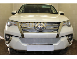Защита радиатора Toyota Fortuner 2015- (6 частей) chrome верх PREMIUM