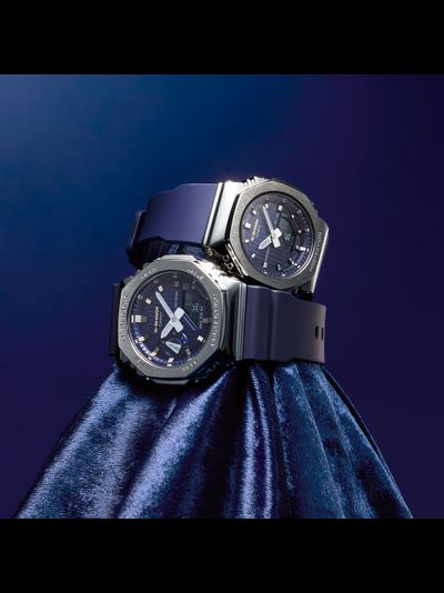 Часы Casio G-Shock GM-2110SH-2A