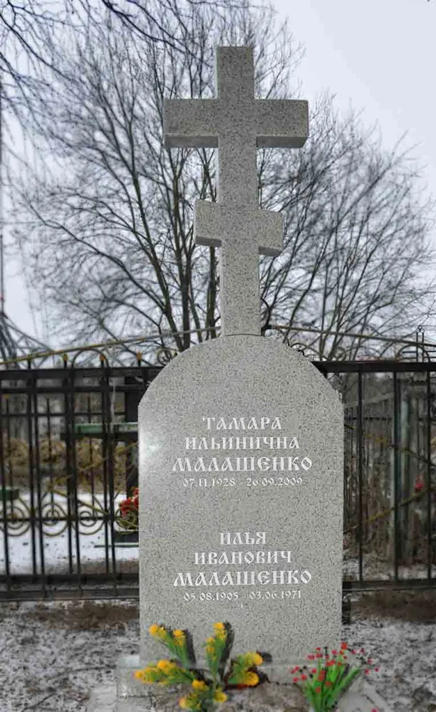 Крест гранитный белый