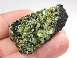 Хризолит (Перидот, Оливин), кристаллы на породе, США (41*25*20 мм, 32 г) №38091