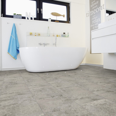Виниловый пол Wineo 400 Stone Fairytale Stone Pale DLC00142 в интерьере ванной