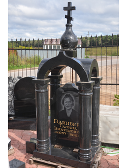 Ритуальный памятник Часовня из гранита