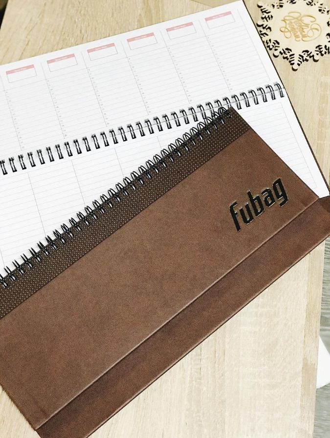 Датированный планинг с тиснением логотипа фольгой