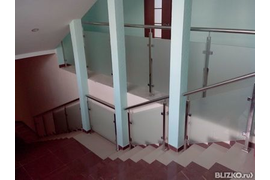 ОГРАЖДЕНИЯ (ПЕРИЛА) ИЗ НЕРЖАВЕЮЩЕЙ СТАЛИ СО СТЕКЛОМ