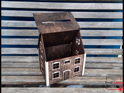 Домик-копилка "365 дней" с белой гравировкой