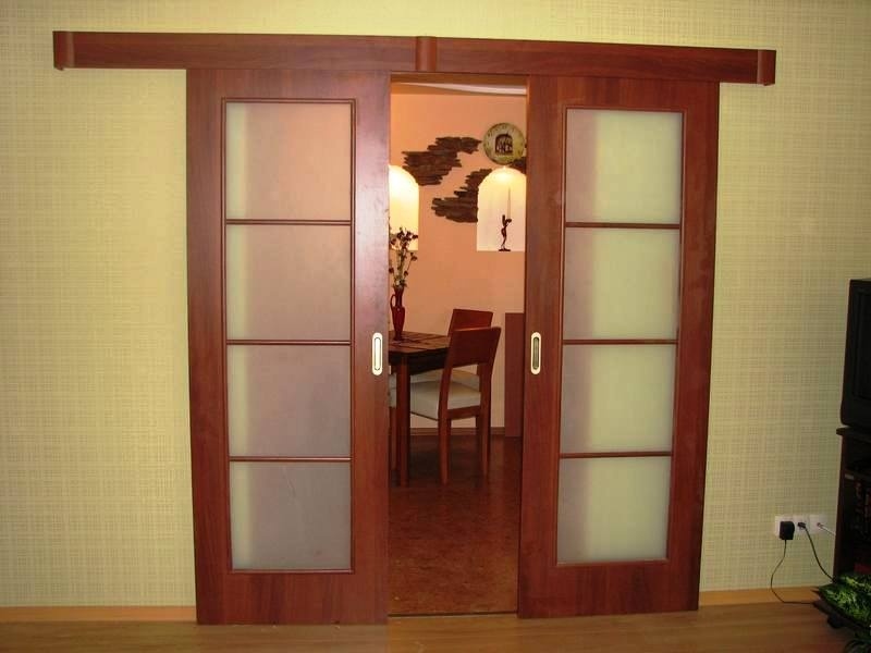 Двойная дверь в зале. Двери для больших проемов. Двери на большой проем. Двойные двери межкомнатные в зал. Раздвижные двери в зал.