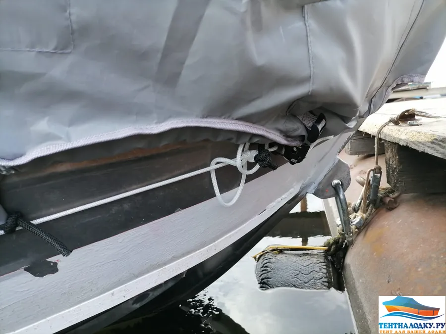 Алюмакс 355 тент на воде у причала