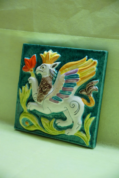 Грифон (изразцовая плитка)