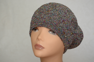 Разноцветный женский берет осень - весна фото