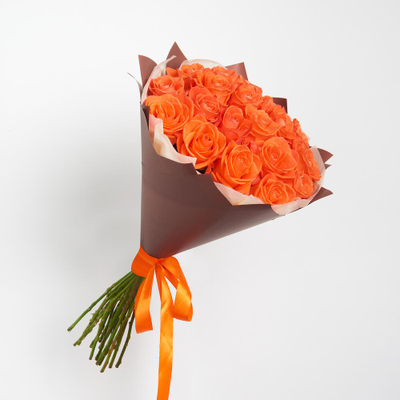 19 оранжевых роз