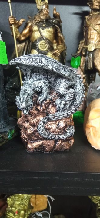 Дракон на камне, 8,5  см