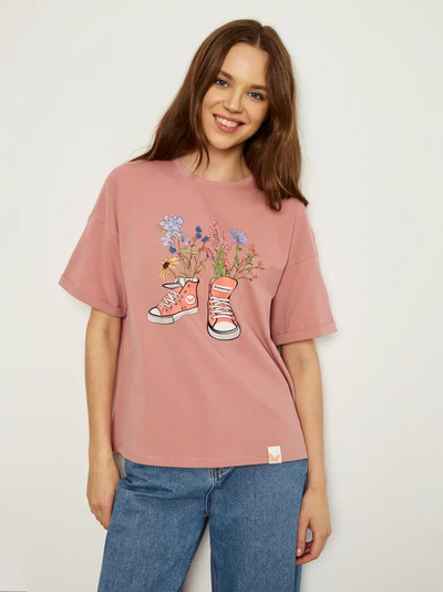 ЖЕНСКАЯ ФУТБОЛКА РОЗОВЫЙ "ЦВЕТОЧНЫЕ КЕДЫ"