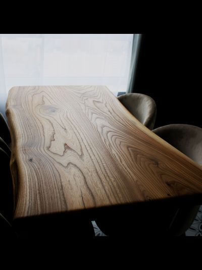стол из слэбов карагача натурального цвета