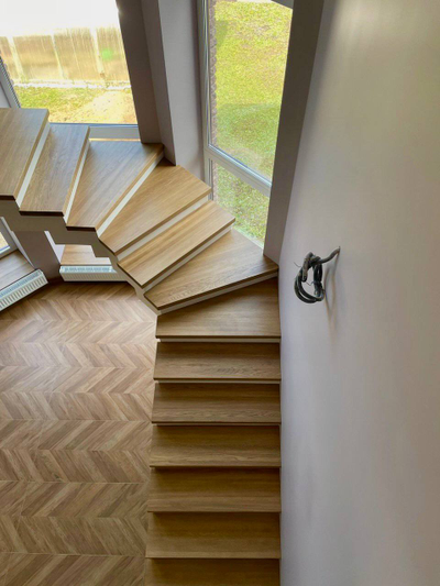 Отделка бетонной лестницы дубом