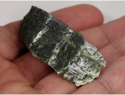 Хризотил-асбест, необработанный образец, Россия, КЧР, Урупский район, Беденский массив, м-ние Мощевая балка (55*26*18 мм, 29 г) №29875