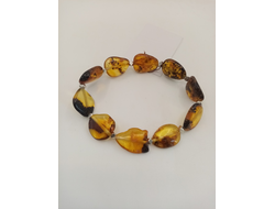 Браслет из натурального янтаря на резинке с бижутерией