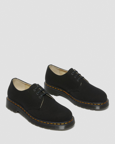 Dr martens canvas sneakers 2025