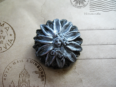 Ночная фея. Брошь в виде цветка в готическом стиле. Миниатюра из полимерной глины