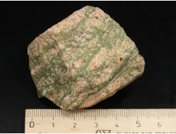 Унакит, необработанный образец, ЮАР (50*43*41 мм, 112 г) №38261