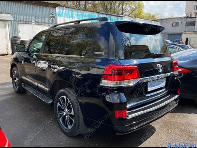 Рестайлинг Toyota Land Cruiser 200 из 2008-2015 в Lounge 2021 года
