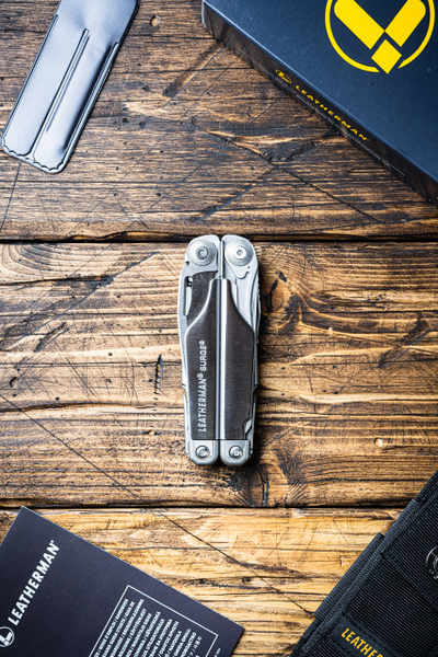 Leatherman Surge с чехлом на кнопке