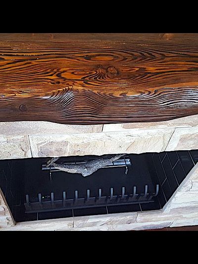 каминная полка из бруса лиственницы в тонировке